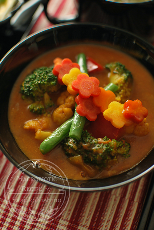 お正月の梅人参を飾った野菜カレー